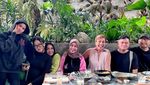 Gaya Bersantai ala Hedi Yunus, Ngopi di Pinggir Sawah hingga Makan Bakso