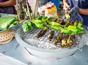 Cara Pedagang Nasi Bakar Siasati Kenaikan Harga Beras di Tasikmalaya