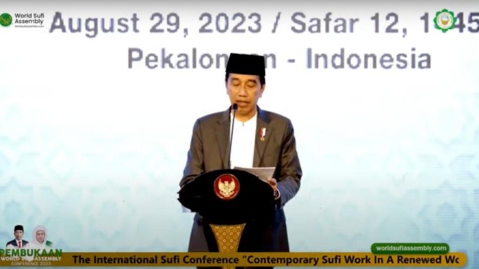 Jokowi membuka Muktamar Sufi Internasional 2023.