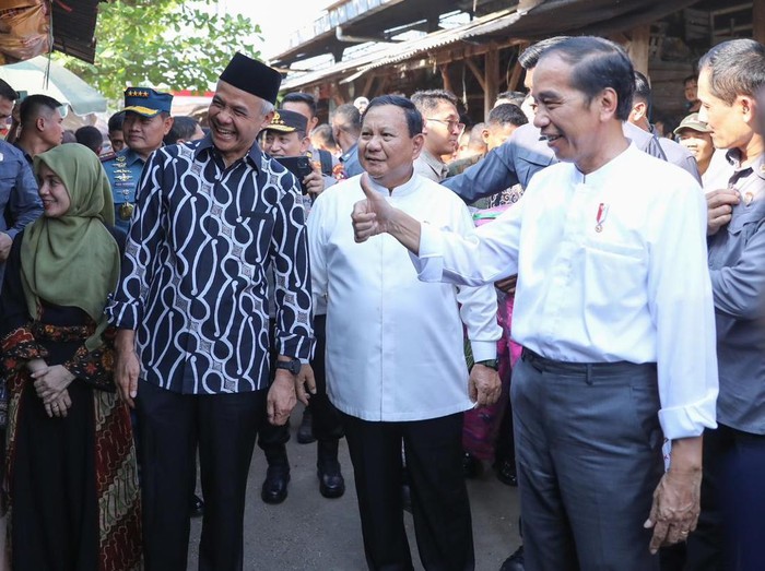 Kala Jokowi Tunjuk Ganjar di Depan Prabowo, Warga Teriaki ‘Presiden’