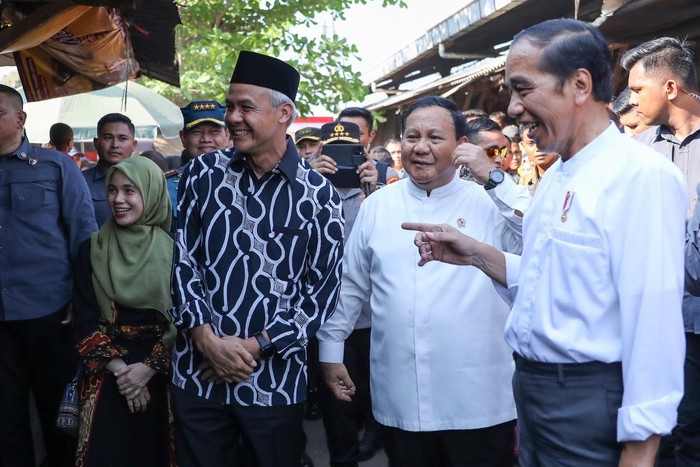 Kala Jokowi Tunjuk Ganjar di Depan Prabowo, Warga Teriaki ‘Presiden’
