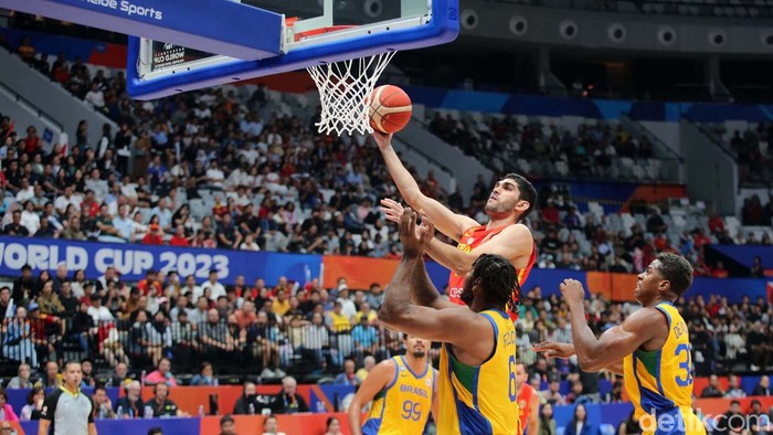 Kalahkan Brasil, Spanyol Juara Grup G FIBA World Cup 2023 Timnas basket Spanyol menjadi juara Grup G FIBA World Cup 2023. Kepastian itu diperoleh setelah La Familia menaklukkan Brasil 96-78 di Jakarta.