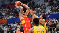 Spanyol sempat unggul jauh atas Brasil 7-4 lewat tiga poin yang dicetak Juan Nunez, tapi kemudian Brasil sukses mengimbangi.   