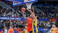 Spanyol kian tak terbendung di kuarter penentu. Mereka terus menjauhi poin Brasil.  