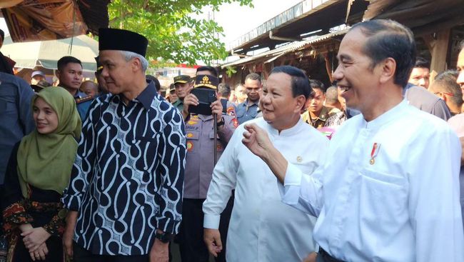Kapolri Jadi ‘Juru Foto’ Blusukan Jokowi Bareng Prabowo dan Ganjar