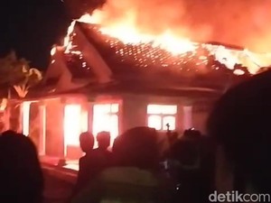 Rumah Petani Probolinggo Kebakaran Saat Ditinggal Kerokan ke Tetangga