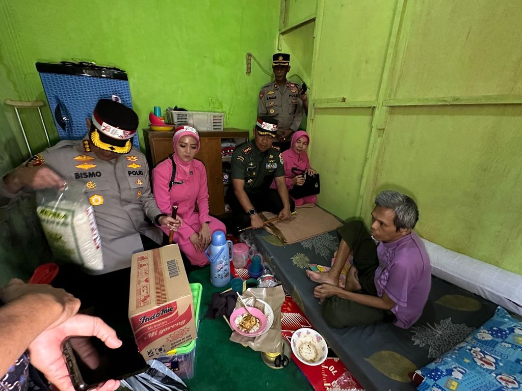 Kegiatan Bhakti Sosial bersama TNI-Polri serta elemen mahasiswa (Dok. Istimewa)