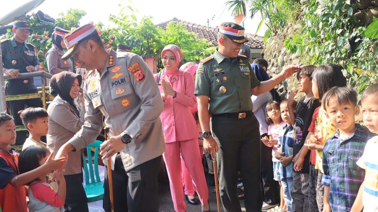 Kegiatan Bhakti Sosial bersama TNI-Polri serta elemen mahasiswa (Dok. Istimewa)