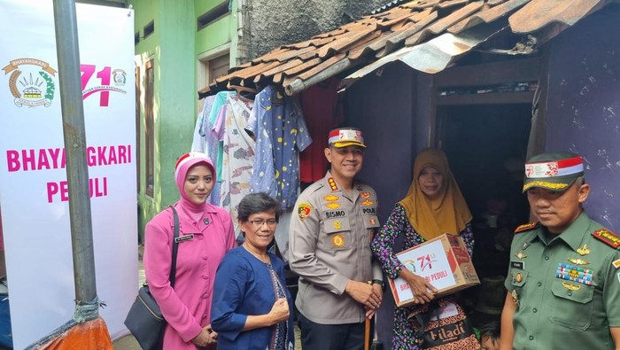 Kegiatan Bhakti Sosial bersama TNI-Polri serta elemen mahasiswa (Dok. Istimewa)