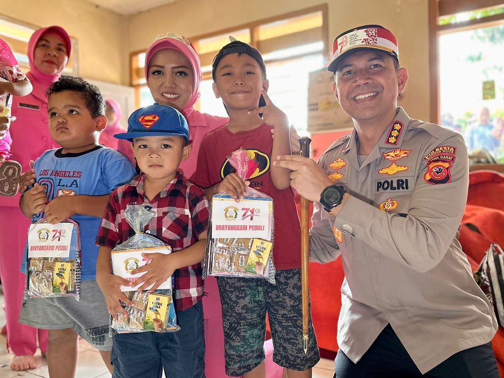 Kegiatan Bhakti Sosial bersama TNI-Polri serta elemen mahasiswa (Dok. Istimewa)