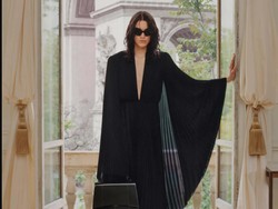 10 Koleksi Balenciaga Resort 2024, Busana Modern dengan Sentuhan Couture