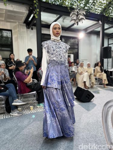 Koleksi dari enam brand yang akan tampil di London Fashion Week Spring/Summer 2023/2024.