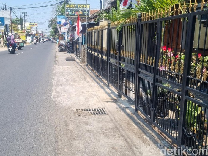 Lokasi penganiayaan penjual martabak terhadap penjual warmindo di Jalan Bugisan, Tegal Senggotan, Tirtonirmolo, Kasihan, Bantul, Selasa (29/8/2023).