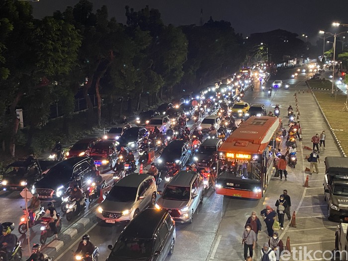 Macet di Tanjung Barat arah ke Depok. (Devi/detikcom)