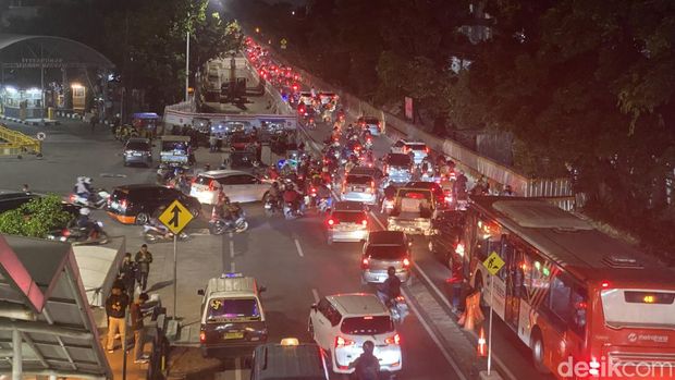 Macet di Tanjung Barat arah ke Depok. (Devi/detikcom)