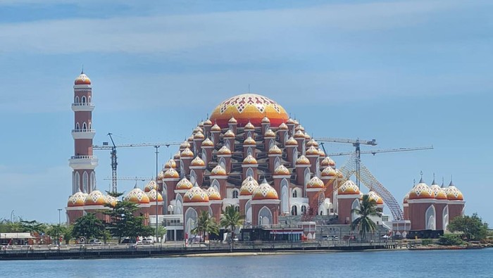 Masjid Kubah 99 Asmaul Husna CPI Makassar