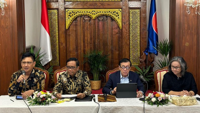 Menko Polhukam Mahfud MD dan Menteri Hukum dan HAM Yasonna Laoly