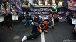 Minta Payung Hukum, Massa Ojol Geruduk Patung Kuda