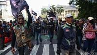 Ratusan pengemudi ojek online ini tergabung dalam Koalisi Ojol Nasional (KON).  