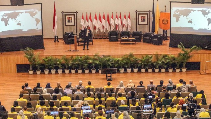 Momen Anies Baswedan Isi Kuliah Kebangsaan di Kampus UI Gubernur DKI Jakarta periode 2017-2022 Anies Baswedan mengisi kuliah kebangsaan di FISIP Universitas Indonesia, Depok, Jawa Barat, Selasa (29/8/2023). Kuliah Kebangsaan FISIP UI tersebut mengambil tema Hendak ke Mana Indonesia Kita? Gagasan, Pengalaman dan Rancangan Para Pemimpin Masa Depan.