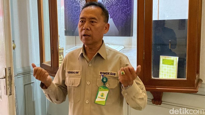 Momen Ridwan Kamil ucapkan perpisahan dengan pelayan rumah tangga gubernur di Gedung Pakuan