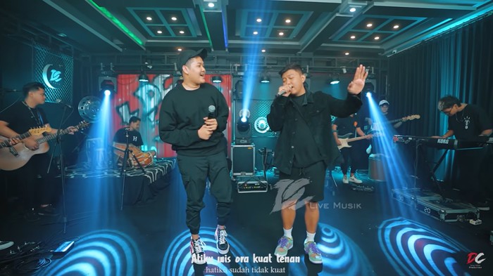 Musik video lagu Ketintang dinyanyikan Denny Caknan dan Nopek Novian.