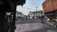 Saat ini ada dua shelter Bandros yaitu Jalan Diponegoro dan Alun-alun Kota Bandung.   