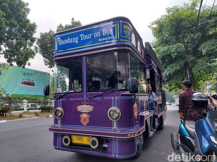 Naik Bandros di Bandung Naik Bandros di Bandung