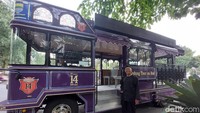 Saat naik Bandros, akan ada tur guide yang menjelaskan tempat-tempat bersejarah yang dilewati selama tur.