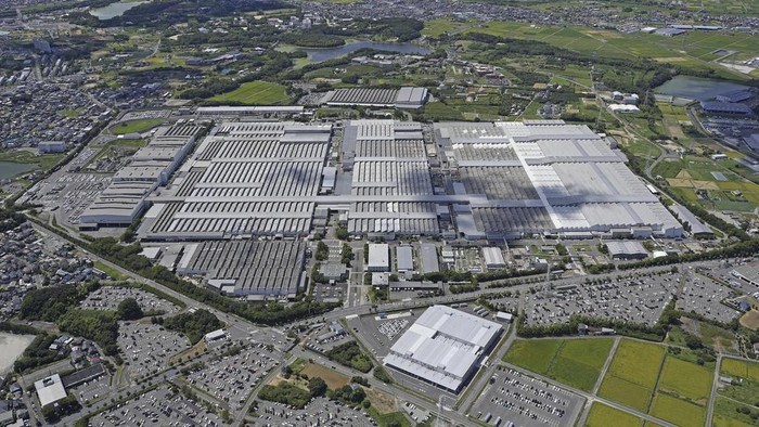 Pabrik Toyota di Jepang Berhenti Operasi, Begini Potretnya The gate of Toyota's Motomachi plant is seen Tuesday, Aug. 29, 2023, in Toyota, central Japan. All 28 vehicle assembly lines at Toyota’s 14 auto plants in Japan shut down Tuesday, Aug. 29, 2023, over a problem in its computer system that deals with incoming auto parts.(Kyodo News via AP)