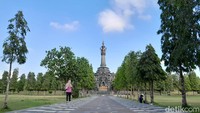 Selain menjadi tempat yang bersejarah, Monumen Bajra Sandhi juga menjadi salah satu objek wisata Bali yang banyak dikunjungi wisatawan lokal hingga mancanegara. Apabila dibandingkan dengan objek wisata Pantai Kuta dan sebagainya, Monumen Bajra Sandhi memang kurang populer. Akan tetapi bagi pecinta wisata religi dan budaya serta bersejarah, destinasi wisata ini menjadi salah satu tujuan yang tidak bisa dilewatkan. Foto: Nala Andrianingsih/detikHealth