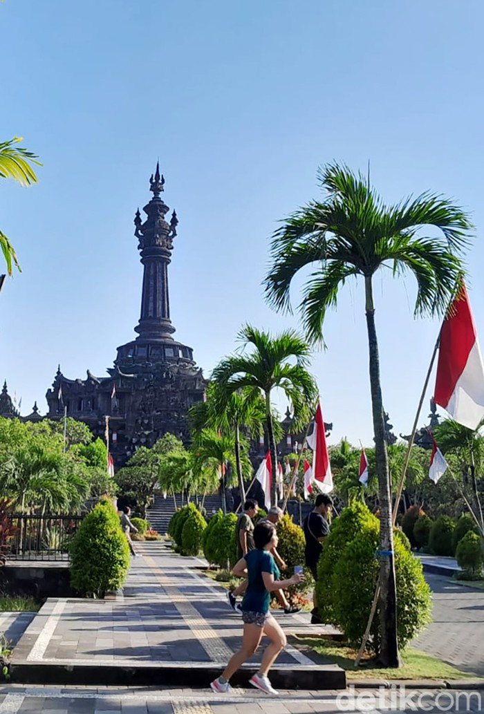 Beginilah suasana pagi dengan langit biru dan udara segar yang berhasil diabadikan detikHealth di Monumen Bajra Sandhi (Monumen Perjuangan Rakyat Bali), Denpasar, Bali.