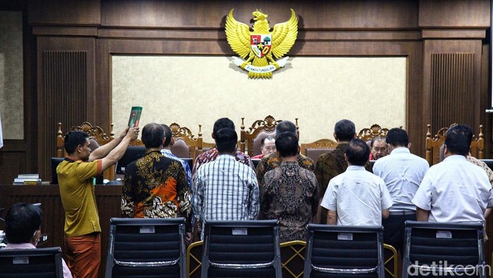 Sidang lanjutan dengan terdakwa Johnny G Plate kembali digelar di Pengadilan Tipikor, Jakarta. Sidang menghadirkan saksi dari konsorsium untuk paket 3 proyek BTS Bakti Kominfo.
