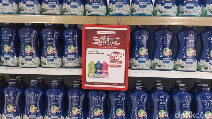 Pelanggan Ini Borong Detergen Puluhan Botol Detergen di Transmart Full Day Sale