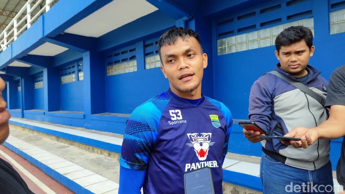 Pemain Persib Rachmat Irianto.