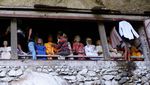 Melihat Pembersihan Patung Tau-tau dari Toraja