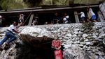 Melihat Pembersihan Patung Tau-tau dari Toraja