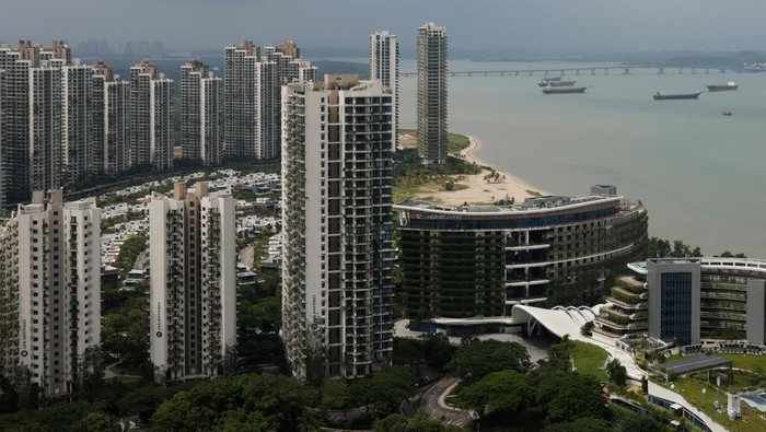 A view of a hotel and residential apartments in Country Gardens Forest City development in Johor Bahru, Malaysia August 16, 2023. REUTERS/Edgar Su