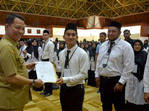 Senyum Berseri Guru Honorer yang Diangkat Jadi PPPK