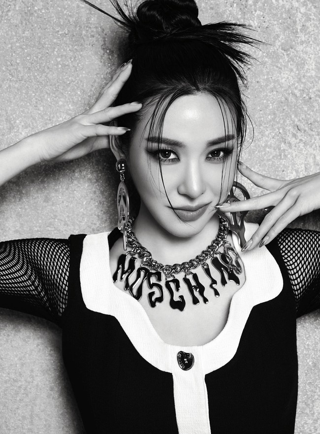 Wajah personel SNSD yang kini aktif sebagai aktris itu akan menghiasi campaign koleksi terbaru Moschino Fall/Winter 2023. Foto: dok. Instagram @moschino