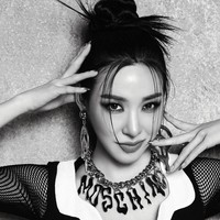 Wajah personel SNSD yang kini aktif sebagai aktris itu akan menghiasi campaign koleksi terbaru Moschino Fall/Winter 2023. Foto: dok. Instagram @moschino