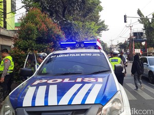 50 Pemotor Lawan Arah Terjaring e-TLE di Jalan Ciputat dalam 15 Menit