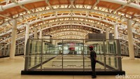 Stasiun LRT Jabodebek beroperasi melayani masyarakat dengan dua lintas perjalanan, yakni lintas Cibubur dan lintas Bekasi. 