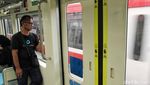 Potret Antusias Warga Jajal LRT Jabodebek