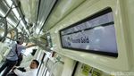 Potret Antusias Warga Jajal LRT Jabodebek