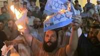 Najla Mangoush mengatakan pertemuannya dengan Menteri Luar Negeri Israel Eli Cohen di Roma tidak direncanakan dan bersifat informal, namun seorang pejabat Israel mengatakan kepada Reuters bahwa pertemuan itu berlangsung selama dua jam dan disetujui di tingkat tertinggi di Libya. AP/Yousef Murad  