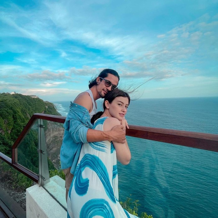 Potret Romantis Kimberly Ryder dan Edward Akbar Potret Romantis Kimberly Ryder dan Edward Akbar