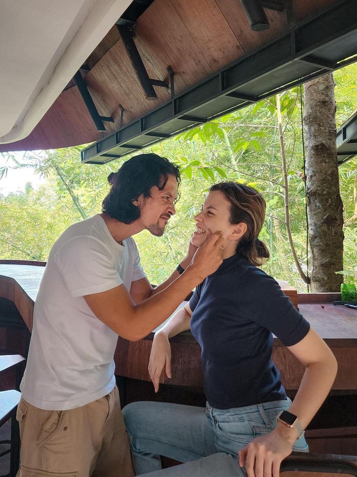 Potret Romantis Kimberly Ryder dan Edward Akbar