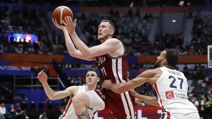 Basketball - FIBA World Cup 2023 - First Round - Group H - France v Latvia - Indonesia Arena, Jakarta, Indonesia - August 27, 2023 Latvias Rolands Smits in action with Frances Rudy Gobert REUTERS/Willy Kurniawan