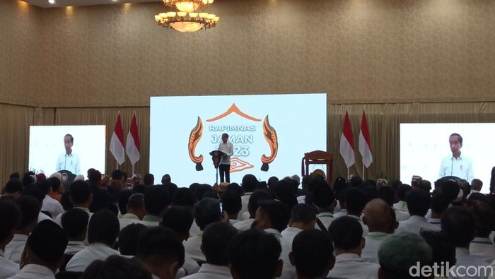 Presiden Jokowi saat menghadiri Rapimnas relawan JAMAN di Cirebon